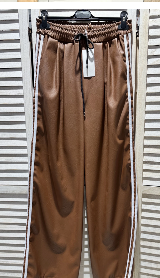 Pantalon jogging en simili effet cuir bandes côtés